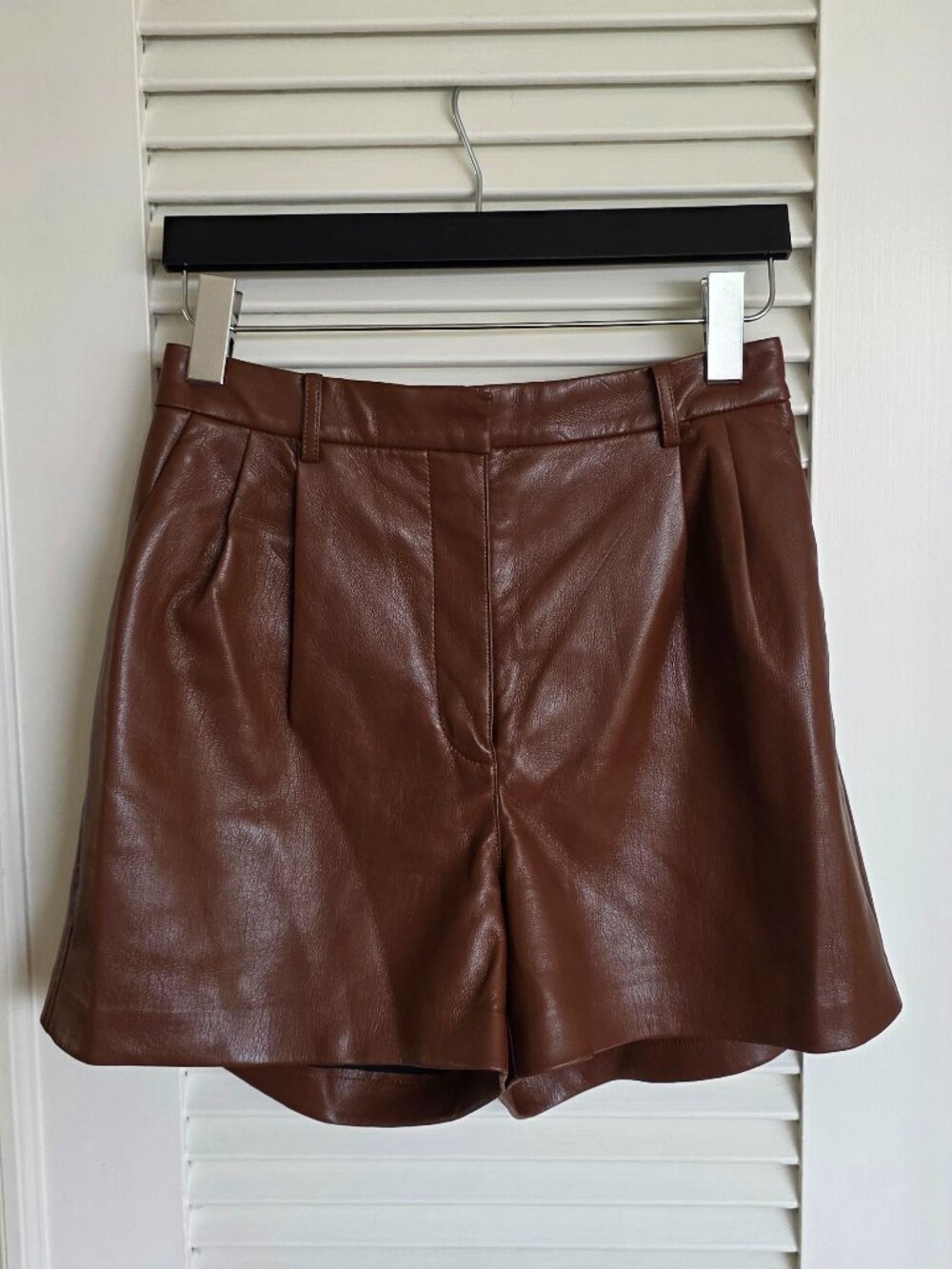 Wilfred by Aritizia Leather Look Shorts in Size 8 Excellent Condition